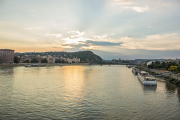 Obraz premium Budapest waterfront urban city district in gray day