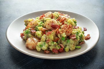Fried scallops with mash potato, green peas and bacon