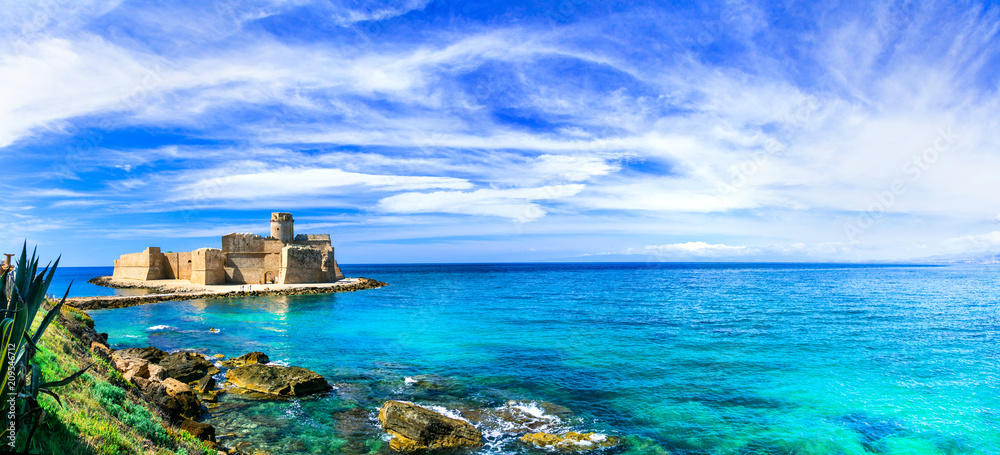 Wall mural Le Castella .Isola di Capo Rizzuto - fantastic place with castle in the sea. Calabria, Italy