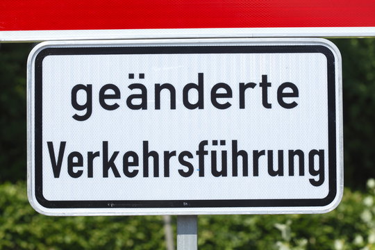 Verkehrsschild Ge&auml;nderte Verkehrsf&uuml;hrung