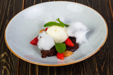 Brownie cake with berries