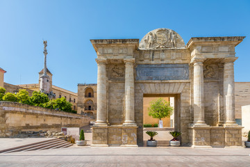 Porte du Pont à Cordoue