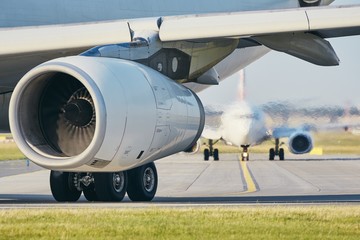 Obraz premium Gorące powietrze z silnika samolotu