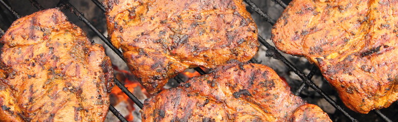 Fleisch auf dem Grill Panorama