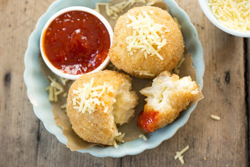 Cheddar cheese bombs with pasta filling & chilli jam