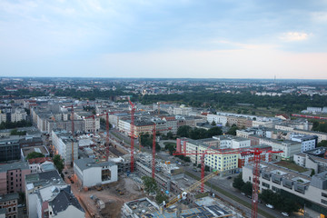 Blick auf eine Großbaustelle in Magdeburg, vom Dom aus gesehen
