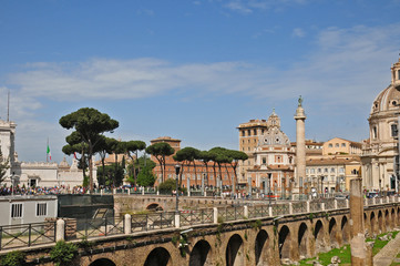 Fototapeta na wymiar Roma, i Fori a via del Fori Imperiali