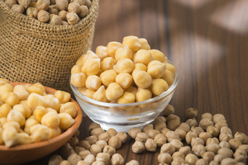 grains of chickpeas, (Cicer arietinum) in bowl on the table