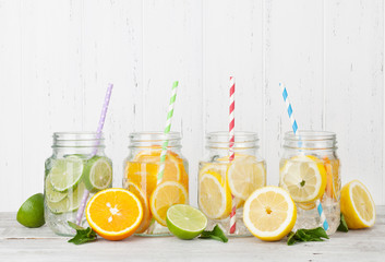 Obraz na płótnie Canvas Fresh lemonade jar