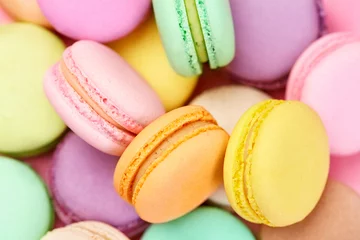 Keuken spatwand met foto Kleurrijke Macarons. Snoepjes of dessert © puhhha