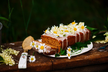 vegan elderflower honey lemon drizzle cake.