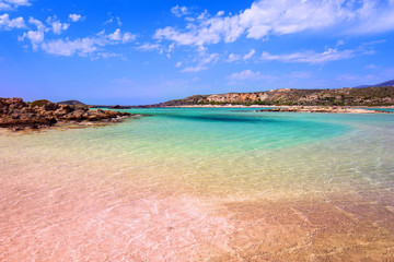 Elafonissi strand met roze zand op Kreta, Griekenland