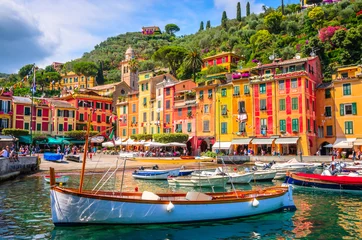 Tuinposter Prachtige baai met kleurrijke huizen in Portofino, Ligurië, Italië © Olena Zn