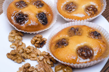 Shortbread cookies with walnuts and honey.