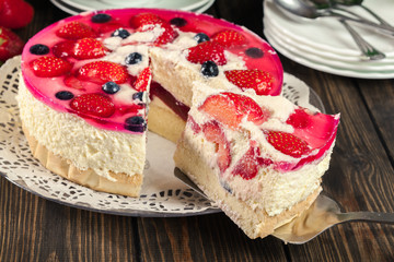 Cheesecake with strawberries, blueberry and jelly