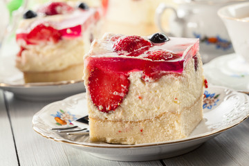Cheesecake with strawberries, blueberry and jelly