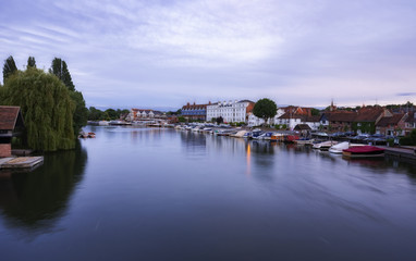 Fototapeta na wymiar Twilight on the River at Henley-on-Thames in Oxfordshire, UK