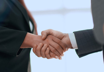 Business executives to congratulate the joint business agreement
