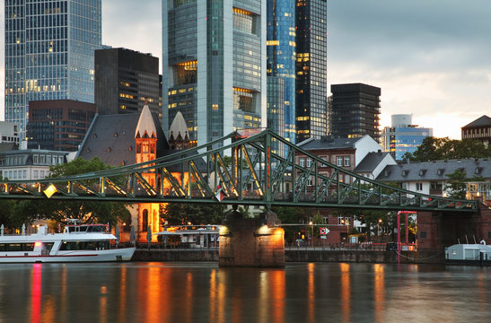 Eiserner Steg bridge at Frankfurt am Main. Germany