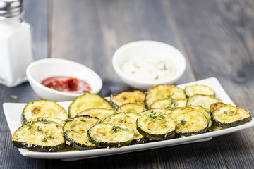 zucchini chips and sauces