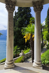 Blick vom Gartenpavilion der Villa Monastero auf den Comer See 