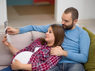 pregnant couple looking baby's ultrasound