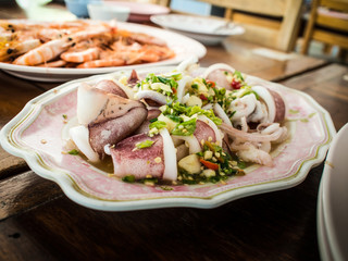 Big squid seafood flavor, sprinkle the spicy green peppers.