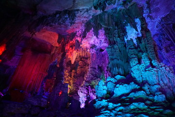 中国のライトアップ鍾乳洞