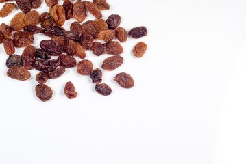 Obraz premium Raisins on white