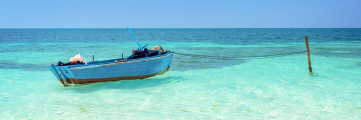 Blue boat on transparent water, panoramic carribean lagoon and beach on Cayo Levisa island, Cuba web banner © Delphotostock
