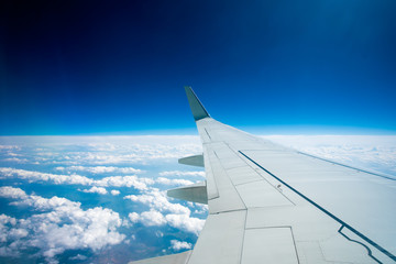Obraz premium Wing of an airplane. Traveling concept