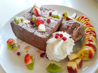 Bread toast with ice cream and fruits.