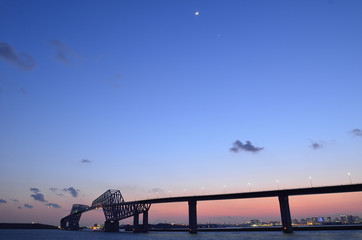 夕日の東京ゲートブリッジ