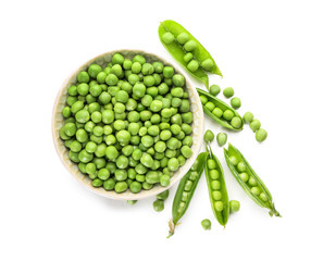 Fototapeta na wymiar Bowl with green peas on white background