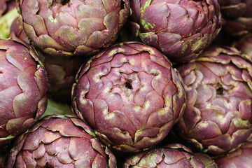 Obraz premium Fresh artichoke at market in Venice