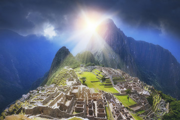 Golden Sun Rays of Machu Picchu   © Creuxnoir