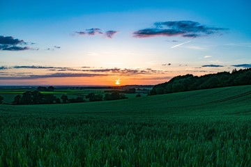 Obraz premium Sun setting over the Cotswlds