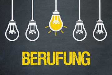 Berufung / Tafel mit Glühbirnen