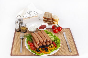 Boiled sausages with tomatoes, cucumbers and greens. Served with black or white bread.