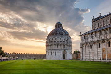 Obraz premium Dramatic sunset over the Piazza dei Miracoli or Piazza del Duomo in Pisa Tuscany Italy