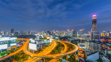 Fototapeta na wymiar Bangkok City with curve express way and skyline skyscraper, Bangkok cityscape, Thailand.