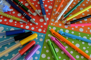 Przybory szkolne, wakacje © Pio Si