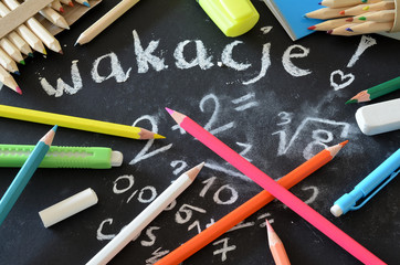 Przybory szkolne, wakacje © Pio Si