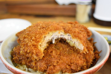 一噛み、ソースカツ丼