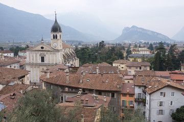 Obraz premium Arco bei Nebel, altes Italien