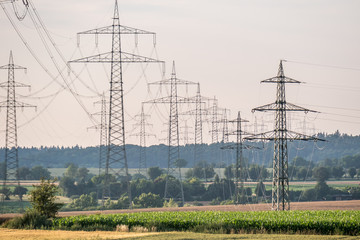 Strommasten einer &Uuml;berlandleitung
