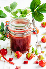 Erdbeer-Rhabarber-Konfitüre