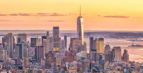 Panele Szklane  Widok z lotu ptaka na panoramę Manhattanu o zachodzie słońca, Nowy Jork
