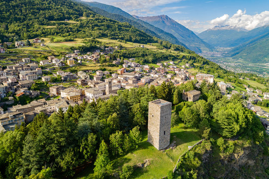 Teglio - Valtellina (IT) - Vista aerea panoramica della Torre