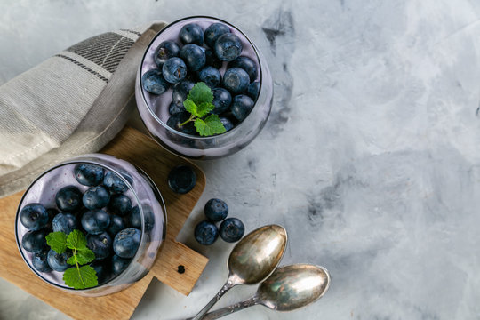 Detox activated charcoal chia pudding breakfast with blueberries